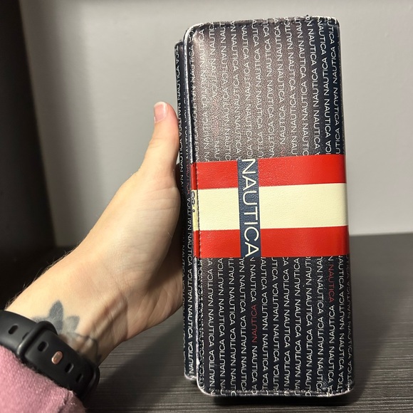 Nautica Wallet - Picture 1 of 3